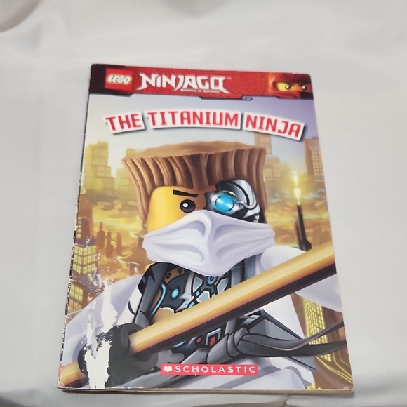 LEGO Ninjago Building Set Dynamic Ninja in Red and Black - Picture 5 of 14